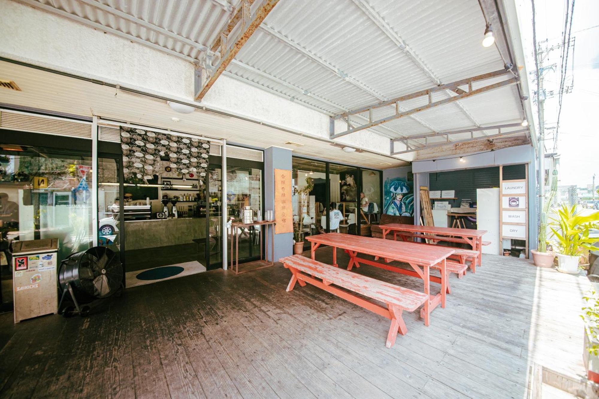 Aien Coffee & Hostel Чатан Екстериор снимка