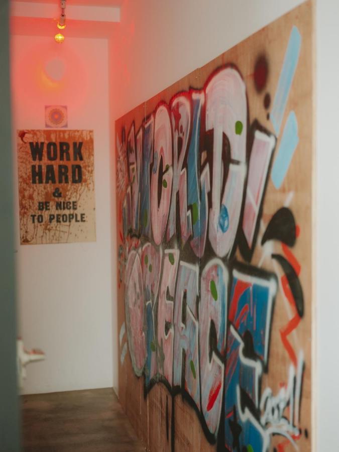Aien Coffee & Hostel Чатан Екстериор снимка
